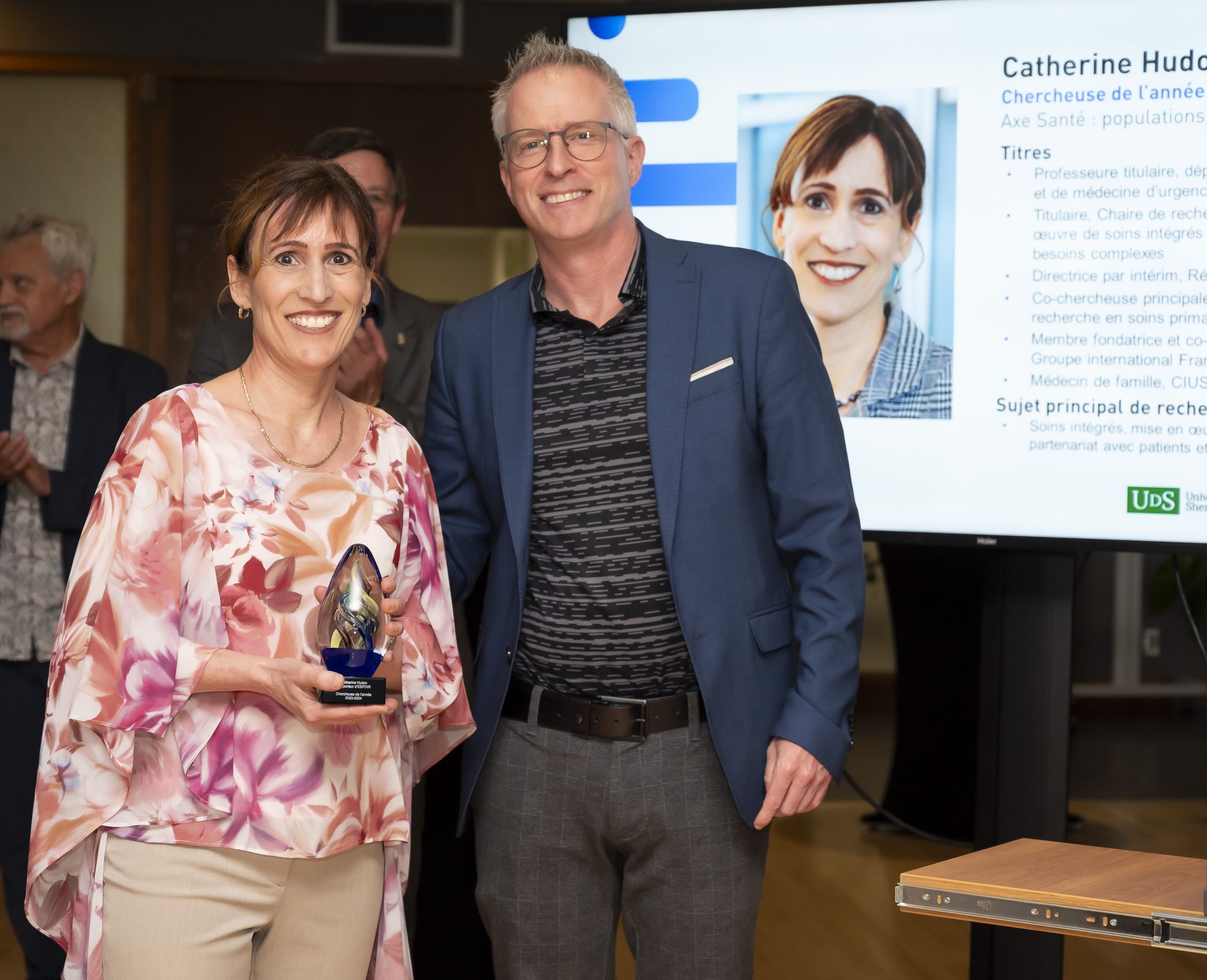 Dr. Catherine Hudon was named Researcher of the Year by the CRCHUS!